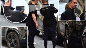 Фен потроши колата на Гари Невил, после му поиска селфи (СНИМКИ)