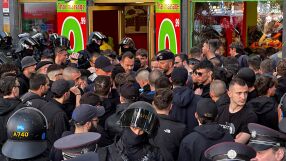 Трима остават в ареста след безредиците на финала в Прага (ВИДЕО)