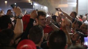 Феновете на Олимпиакос към Везенков: Саша, откажи на Сакраменто (ВИДЕО)