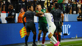 Спряха САЩ - Мексико заради хомофобски скандирания (ВИДЕО)