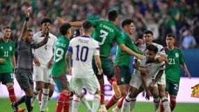 Наказаха четирима след мелето на САЩ - Мексико (ВИДЕО)