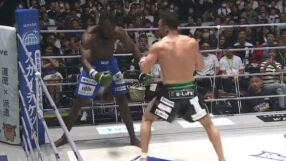 Боксьор изгуби съзнание на ринга (ВИДЕО)