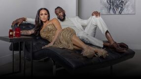 Бой, задушаване и плюване: Уайлдър не може да приближава годеницата и детето си