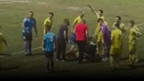 Бой на детски мач! Един футболист е в болница (ВИДЕО)