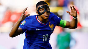 Муани: Не се вижда почти нищо през маската на Килиан Мбапе