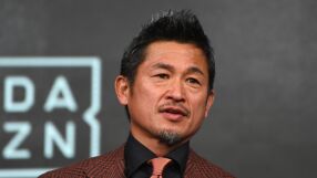 На 57 е и с посивели коси, но подписа нов договор (ВИДЕО)