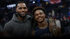 Историческо: Баща и син Джеймс заедно в Лейкърс (ВИДЕО)