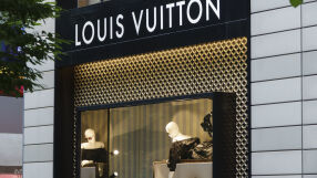 Louis Vuitton завежда дело за права върху логото си срещу компания за ликьори