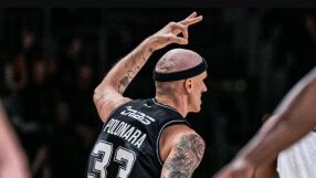 Пребори рак на тестисите, игра за националния отбор, сега се бори с левкемия