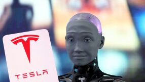 Хуманоидните роботи могат да бъдат пробивът, от който Tesla се нуждае