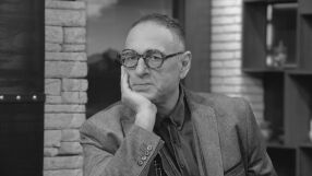 „За мъртвите или добро, или смешно“: Необикновеният живот на Любен Дилов-син между сатирата и политиката