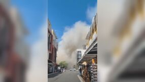 Пожар в заведение в „Слънчев бряг“, евакуираха хотел „Тиара“ (ВИДЕО)