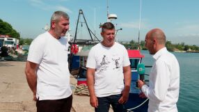 Варненски рибари извадиха 10 тона отпадъци от Черно море