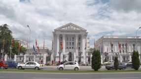 Замръзналият път на Скопие към ЕС: На какво се дължат политическите боричкания и липсата на напредък?