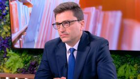 Сабрутев за управляващите: Обещаха да се борят с олигархията, започнаха да се бият с пенсионерите и с майките