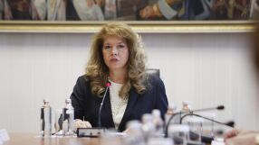 Илияна Йотова подписа указа за назначаване на новата ЦИК
