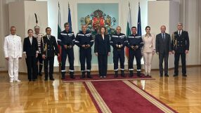 Почетният знак на президента: Получиха го пожарникари, помагали при катастрофата на „Челопешко шосе“