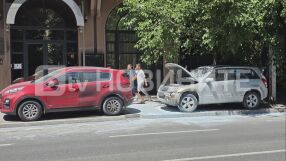 Запалиха две дипломатически коли пред българското посолство в Скопие (ВИДЕО и СНИМКИ)