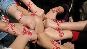 Първата мартеница е направена от Ахинора, жената на хан Аспарух