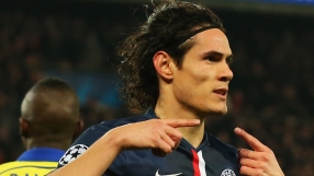 Кавани блести при победата над 