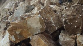 Свлачище блокира движението по пътя Асеновград - Смолян