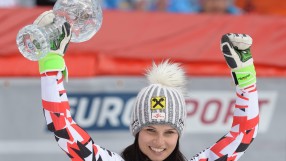 Анна Фенингер спечели битката с Тина Мазе