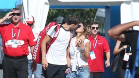 Григор Димитров слуша приятелката си и на корта (ВИДЕО)