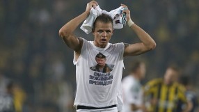 УЕФА наложи глоба за тениска с лика на Путин