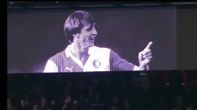 Прекъснаха приятелски мач, за да почетат Кройф (ВИДЕО)