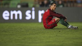 Роналдо се утешава след срещата с Владислав Стоянов (СНИМКА)