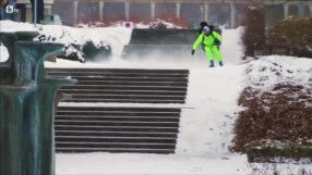 Да прекосиш града с реактивна раница и ски (ВИДЕО)