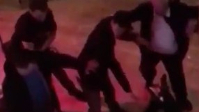 Боксова вечер в Ливърпул излезе извън контрол (ВИДЕО)