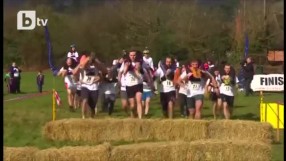 Носиш жена си на гръб - печелиш буре бира (ВИДЕО)