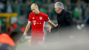 Съотборниците се подиграват на сръдльото Робен (ВИДЕО)