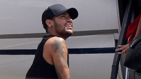 Изписаха Неймар броени часове след операцията (СНИМКИ)