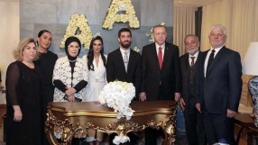 Ердоган кумува на Арда Туран