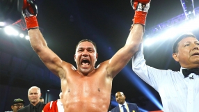 Кобрата скъса плакат на Тайсън Фюри (ВИДЕО)