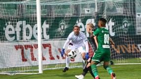 Куп пропуски и страхотни вратари запазиха 0:0 между 