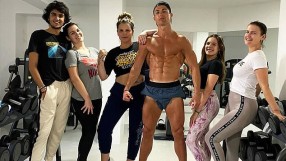 Роналдо показа как изглежда тялото му под карантина 