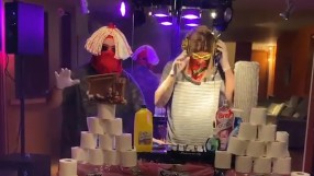 Дискотека с тоалетна хартия и дезинфектанти (ВИДЕО)