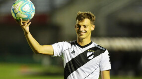 16-годишен подобри изключителен рекорд на Пеле 