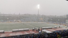 Прекъснаха дербито за кратко заради снега (ОБНОВЕНА)