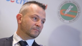 Д-р Великов: 