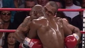 Тайсън продава канабисни хапки като ухото на Холифийлд (СНИМКА)