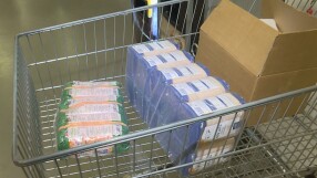 Дарения за бежанците: Българска хранителна банка събира продукти за бягащите от войната