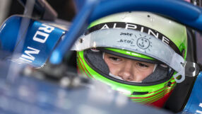 Удар срещу съперник донесе наказание на Никола Цолов във Формула 3