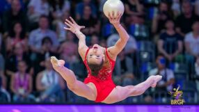 Пише се Елвира, чете се звезда