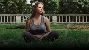 Мистериозен мъж открадна сърцето и ръката на Златно момиче 