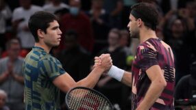 Няма да се спи! Григор играе след полунощ