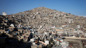 Взривове и стрелба в Кабул, афганистански сили откриха огън по самолети